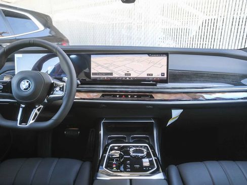 Used 2026 BMW 750e xDrive w/ Premium Package AWD/4WD image 9