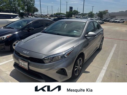 Certified 2022 Kia Forte LXS FWD image 1