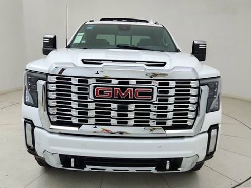 Used 2025 GMC Sierra 3500 Denali w/ Denali Reserve Package image 2