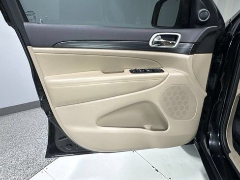 Used 2019 Jeep Grand Cherokee Laredo AWD/4WD image 10