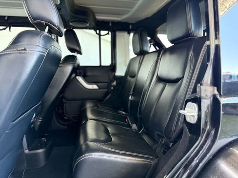 Used 2013 Jeep Wrangler Unlimited Rubicon w/ Connectivity Group AWD/4WD image 34