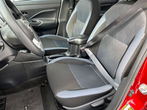 Used 2025 Nissan Versa SV image 32