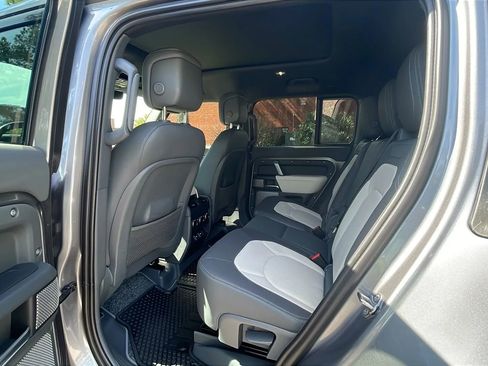 Used 2023 Land Rover Defender 130 X-Dynamic SE image 16