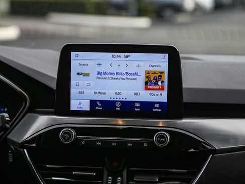 Used 2021 Ford Escape Titanium image 14