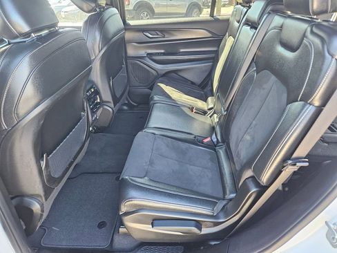 Used 2024 Jeep Grand Cherokee L Laredo image 27