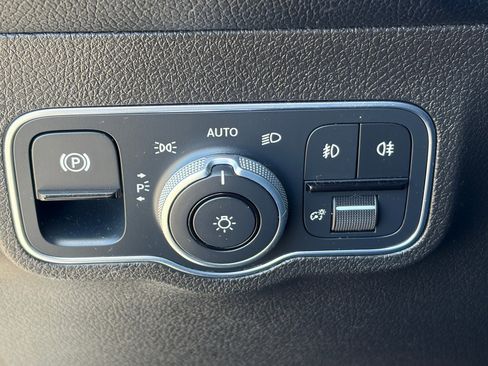 Used 2020 Mercedes-Benz GLB 250 image 21