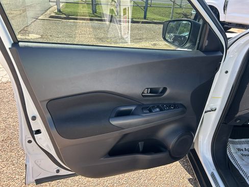 Used 2023 Nissan Kicks S w/ Interior Electronics Package FWD image 18