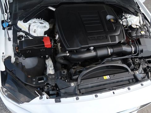 Used 2018 Jaguar XE Prestige image 43