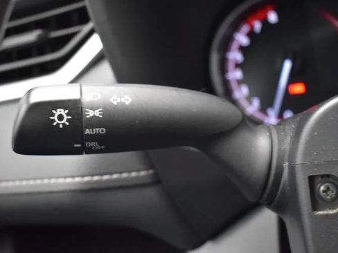 Used 2024 Toyota RAV4 XLE FWD image 25