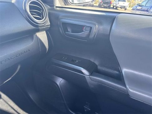 Used 2018 Toyota Tacoma SR image 21