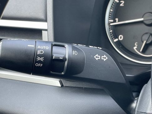 Used 2025 Mitsubishi Outlander SE image 24