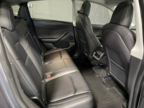 Used 2021 Tesla Model Y Long Range image 19