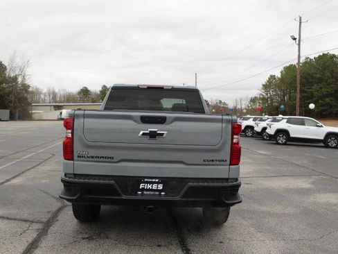 Used 2024 Chevrolet Silverado 1500 Custom Trail Boss w/ LPO, Dark Essentials Package image 6