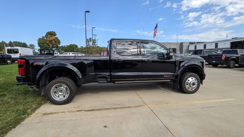 Used 2025 Ford F450 Platinum w/ FX4 Off-Road Package AWD/4WD image 2