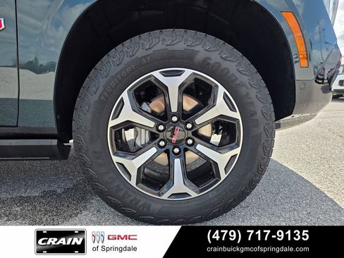 Used 2025 GMC Yukon XL AT4 w/ AT4 Premium Plus Package AWD/4WD image 32