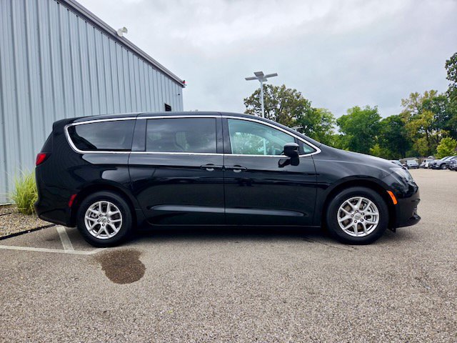 Used 2024 Chrysler Voyager LX FWD image 7