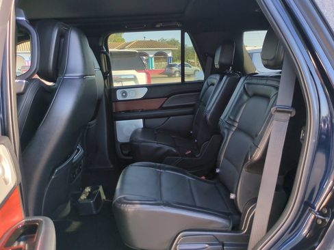Used 2021 Lincoln Navigator Reserve w/ Luxury Package RWD image 13