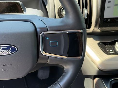 Used 2025 Ford Expedition Active image 22