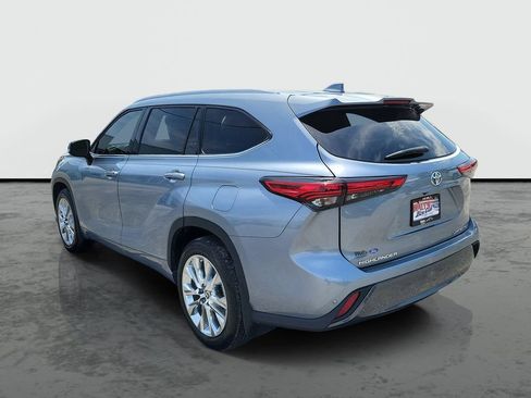 Used 2021 Toyota Highlander Limited AWD/4WD image 3