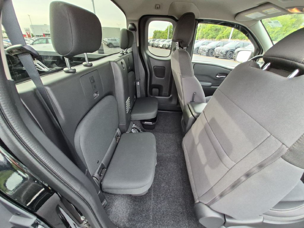 Used 2024 Nissan Frontier SV RWD image 25