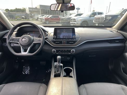 Used 2024 Nissan Altima 2.5 SV FWD image 22