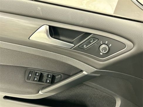 Used 2018 Volkswagen Golf S image 16