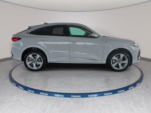 Used 2025 Audi Q5 Premium Plus w/ Premium Plus AWD/4WD image 5