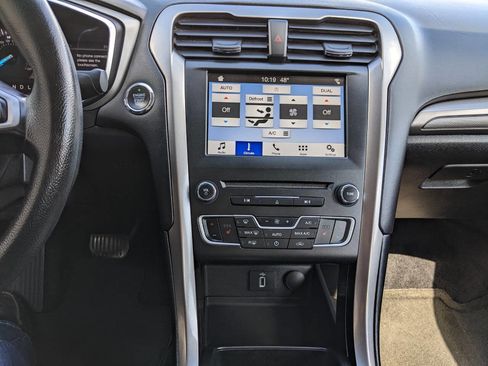 Used 2017 Ford Fusion SE w/ Fusion SE Technology Package FWD image 20