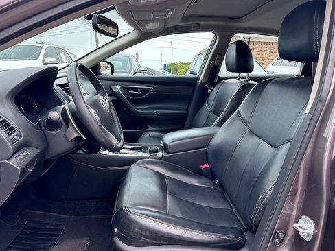 Used 2017 Nissan Altima 3.5 SL w/ 3.5SL Technology Package image 10