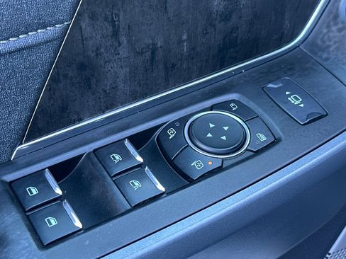 Used 2024 Ford F250 Lariat w/ Sport Appearance Package image 13