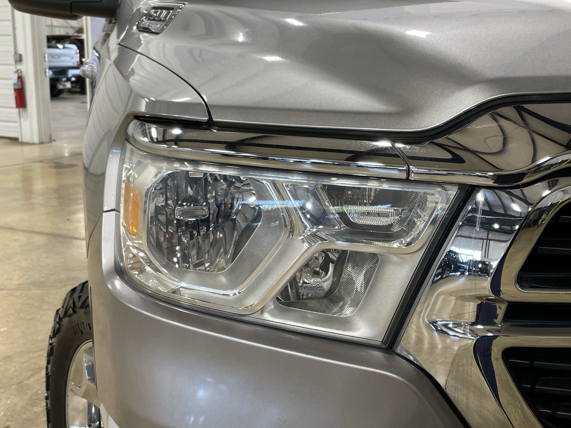 Used 2021 RAM 1500 4x4 Crew Cab image 10