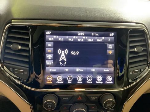 Used 2020 Jeep Grand Cherokee Limited AWD/4WD image 20