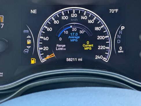 Used 2021 Jeep Grand Cherokee Laredo AWD/4WD image 29