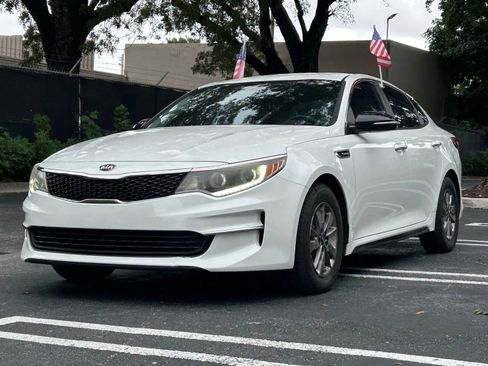 Used 2017 Kia Optima LX w/ Value Package image 3