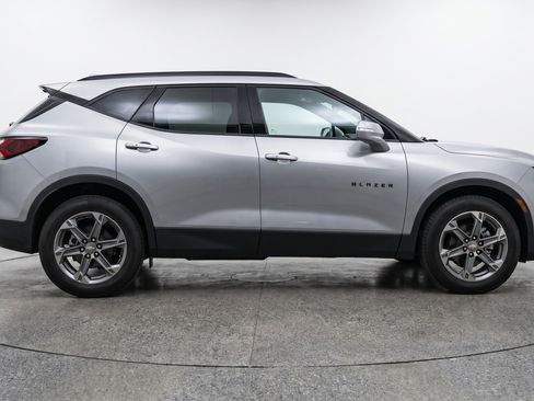 Used 2025 Chevrolet Blazer LT FWD image 11