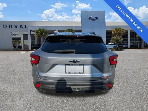 Used 2025 Chevrolet Trax RS w/ Sunroof Package FWD image 5