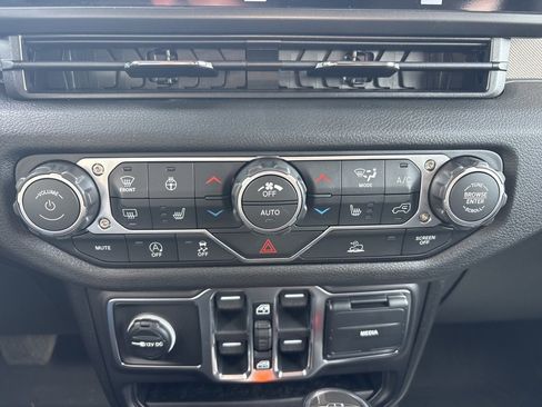 New 2026 Jeep Gladiator Sport image 13