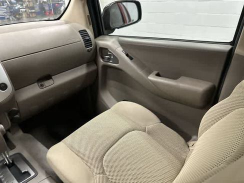 Used 2013 Nissan Frontier SV w/ SV Value Truck Pkg RWD image 13
