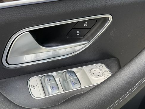 Used 2025 Mercedes-Benz GLS 450 4MATIC image 16