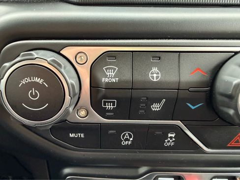 Used 2023 Jeep Gladiator Sport image 22