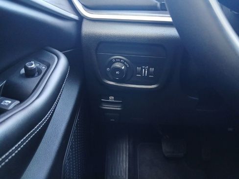 Used 2023 Jeep Grand Cherokee L Limited w/ Black Appearance Package image 12