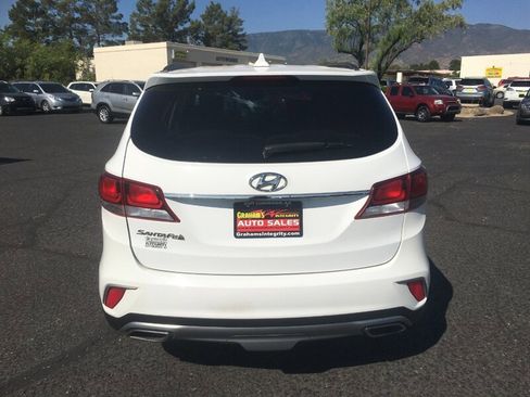 Used 2017 Hyundai Santa Fe SE image 4