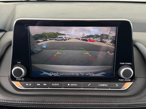 Used 2025 Nissan Rogue SV FWD image 32