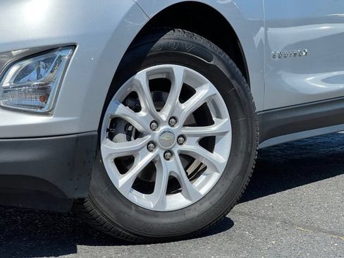 Used 2020 Chevrolet Equinox LT w/ Driver Convenience Package FWD image 2