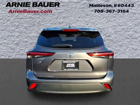 Used 2023 Toyota Highlander L FWD image 8