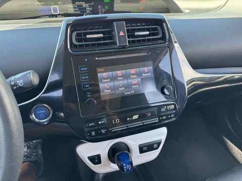 Used 2017 Toyota Prius Two w/ Prius Two Safety Plus Package FWD image 27