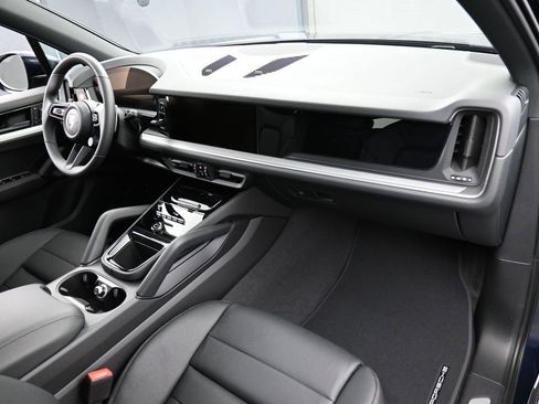 New 2026 Porsche Cayenne Base image 31