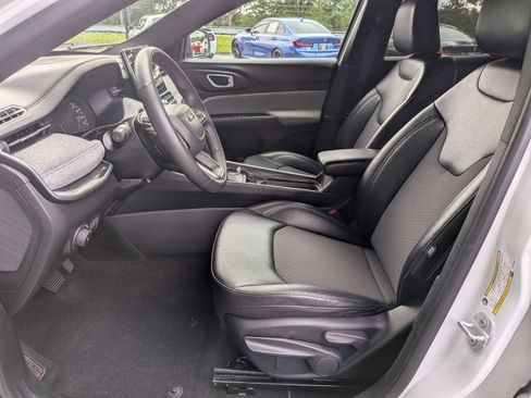 Used 2024 Jeep Compass Latitude AWD/4WD image 19
