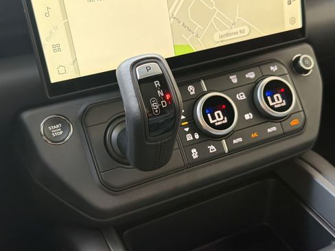 New 2026 Land Rover Defender 130 X-Dynamic SE AWD/4WD image 18