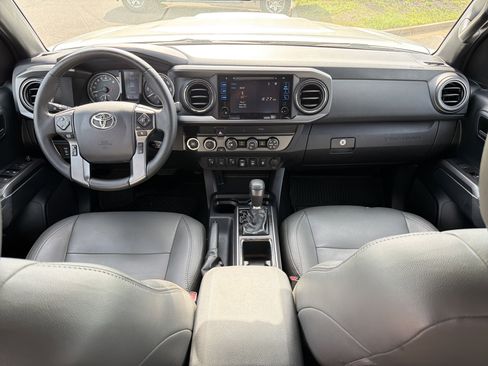 Used 2019 Toyota Tacoma TRD Sport image 4